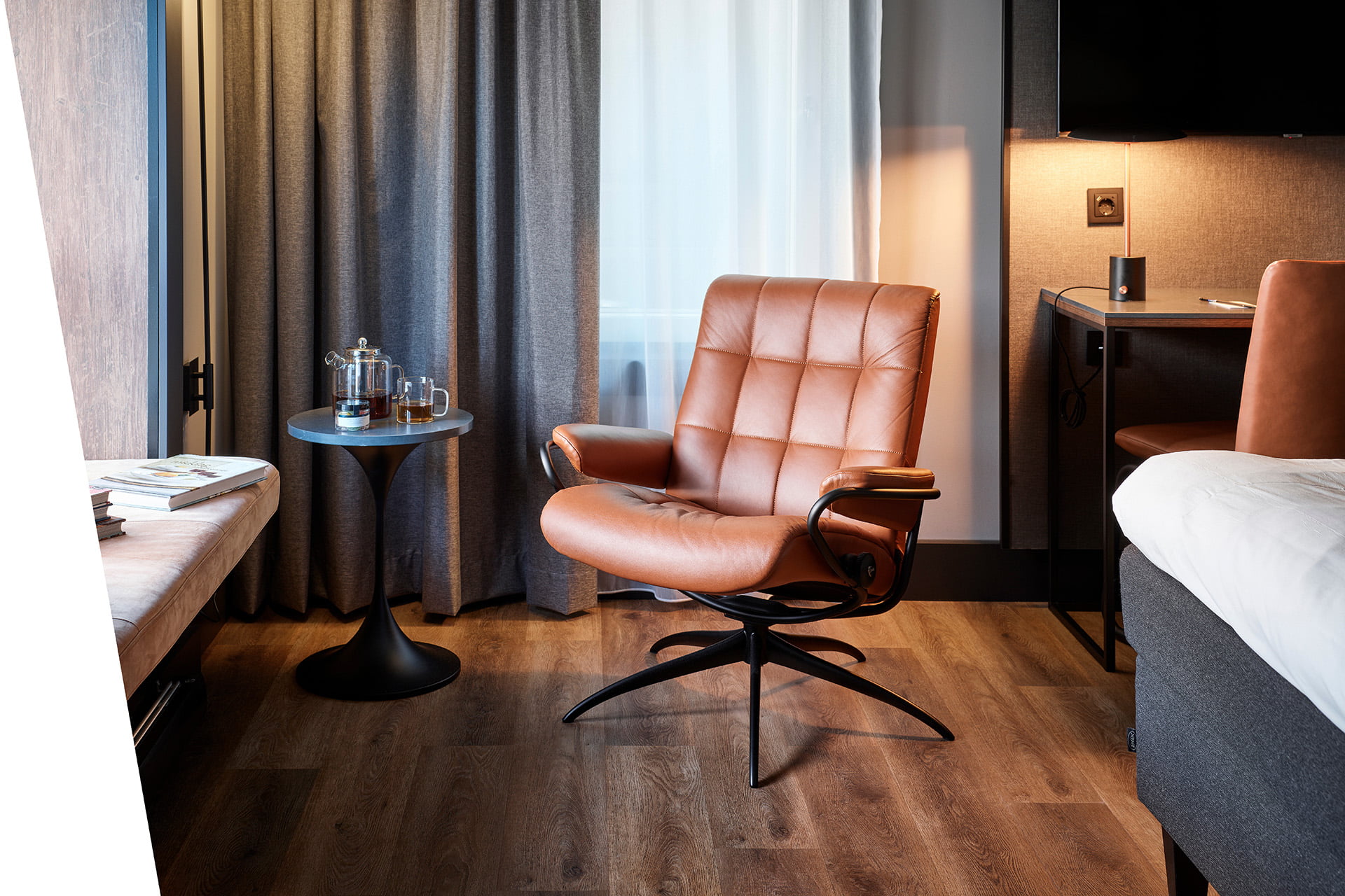 Stressless® London low back in a hotell room