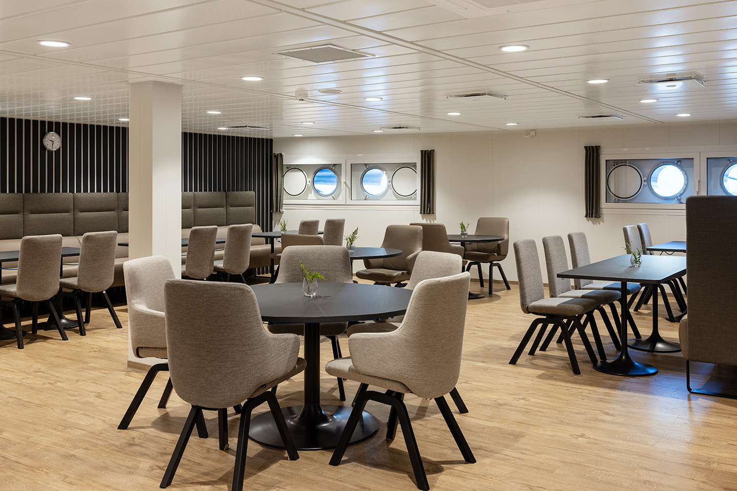 Stressless Dinig chairs on board a Vard vessel