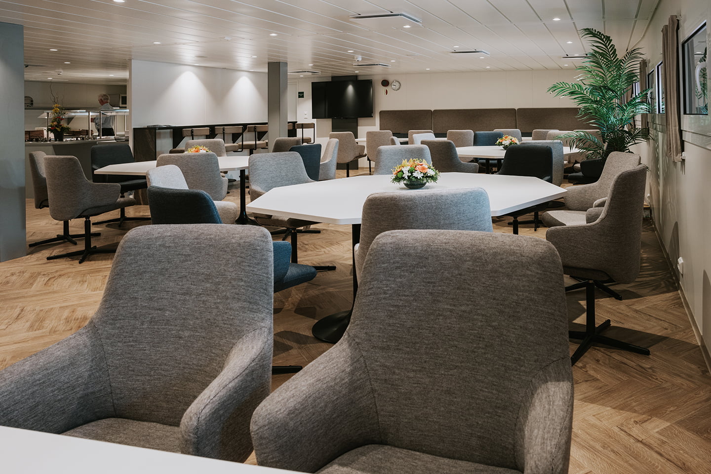 On board Nordwind Gale's cantineen